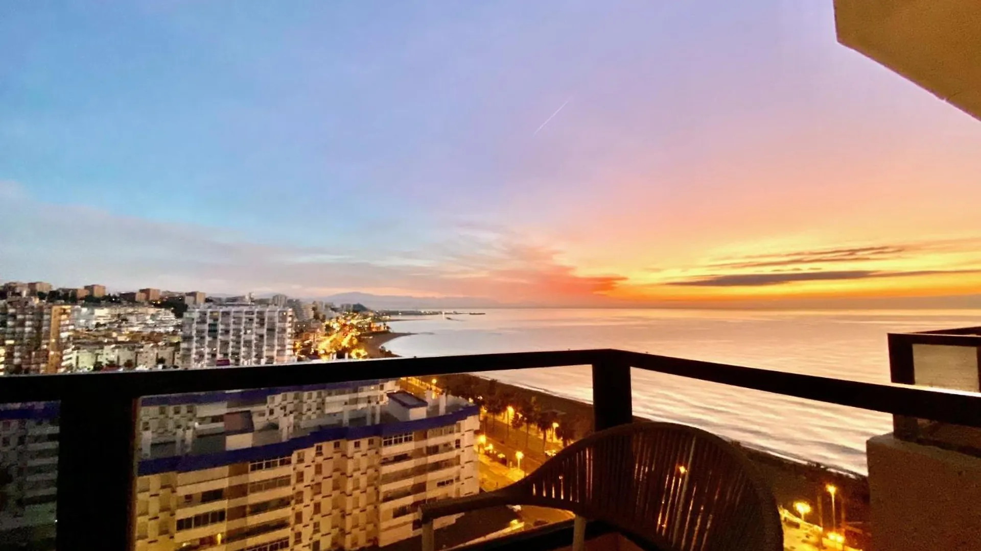 Aloha Playa Deluxe Wifi Swimming Pools & Parking Apartment Benalmadena