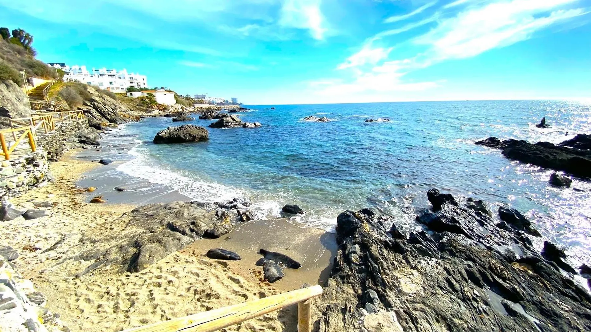 Aloha Playa Deluxe Wifi Swimming Pools & Parking Apartment Benalmadena