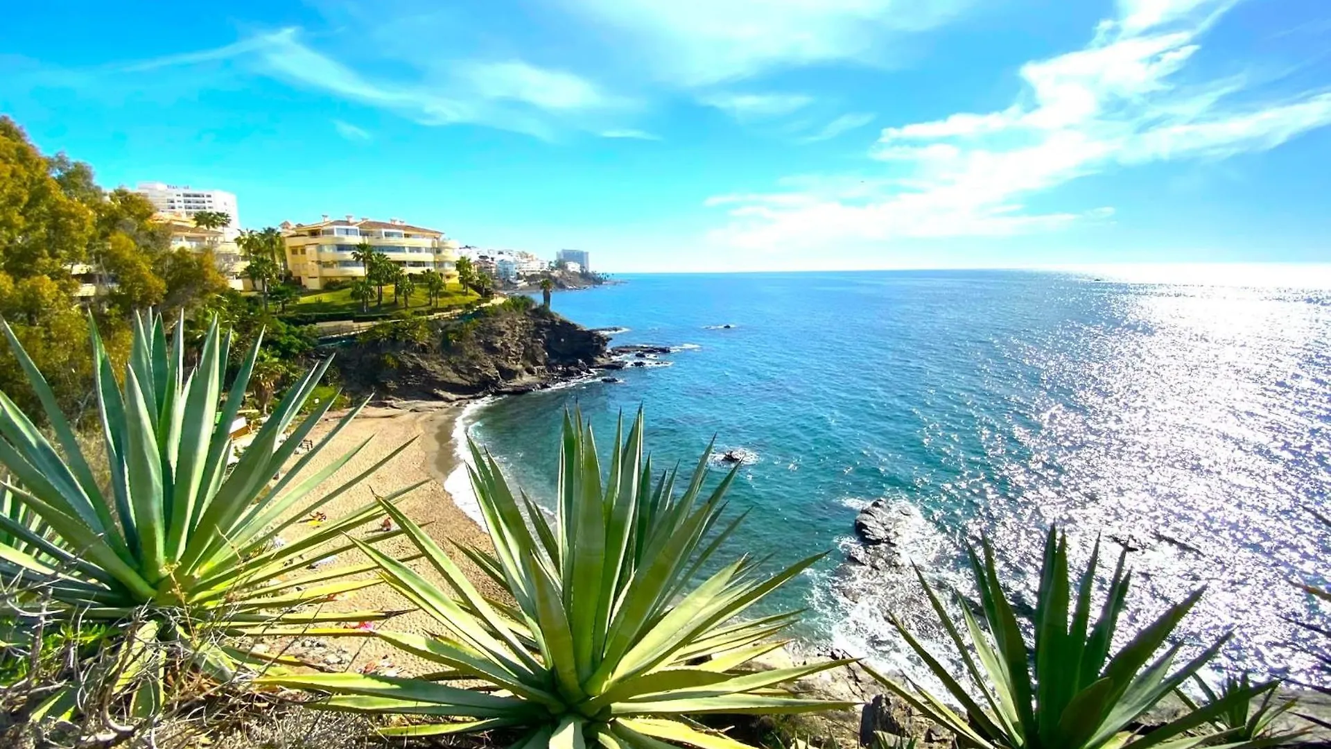 Aloha Playa Deluxe Wifi Swimming Pools & Parking Apartment Benalmadena