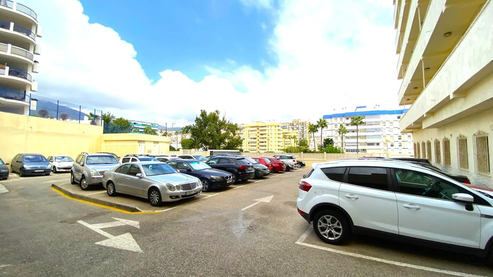 Aloha Playa Deluxe Wifi Swimming Pools & Parking Apartment Benalmadena 0*,  Spain